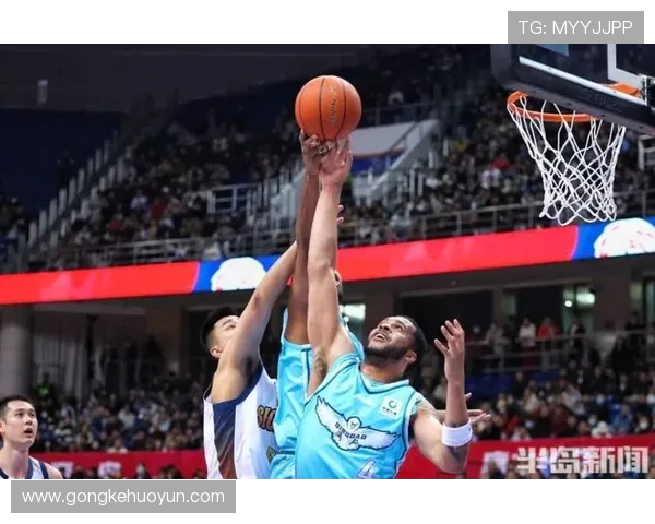 青岛六人得分上双展现团队实力 新疆球员斗志不足令人遗憾